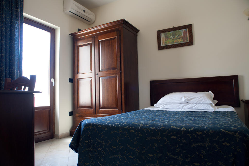 Hotel Ristorante Villa Pegaso San Pietro Infine Kamer foto